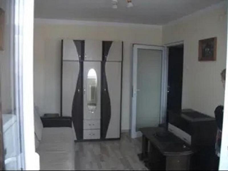 Apartament cu 1 camera - zona Podu Ros - Tutora — fotografia 1