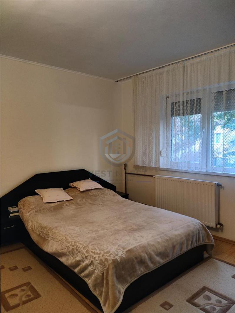 Apartament cu 3 camere, decomandat, zona Nufarul — fotografia 3